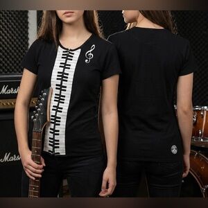 New with tags Piano Zipper Graphic Tee Distressed